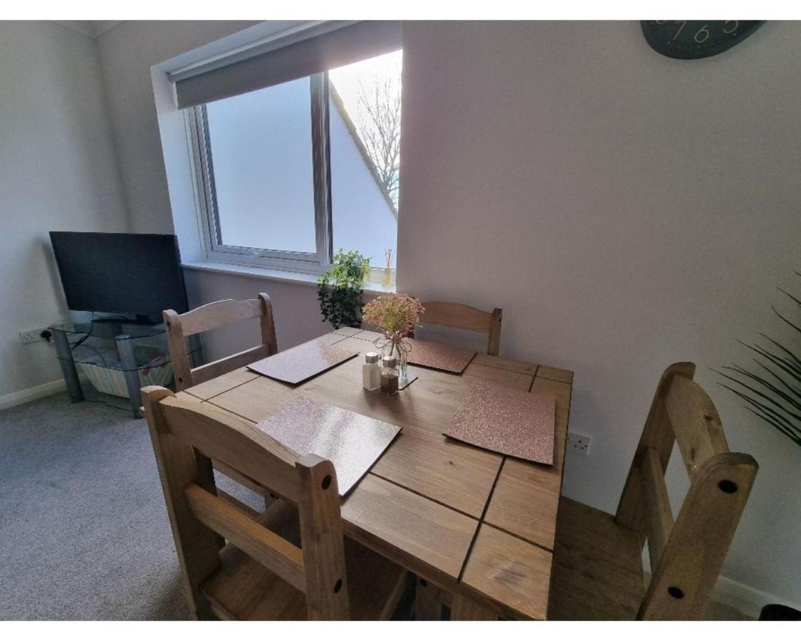 Canal Side Retreat - 2 Bedroom Apartment Heybridge  Экстерьер фото