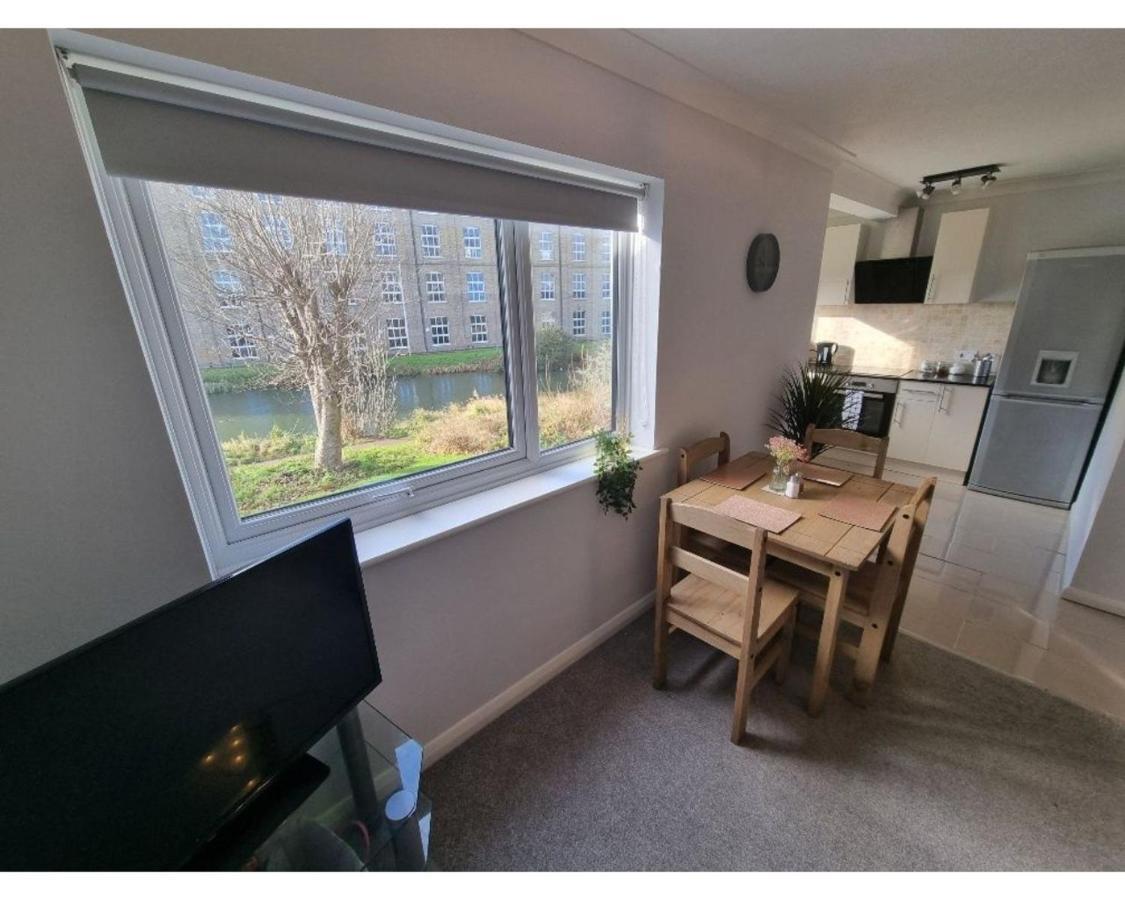 Canal Side Retreat - 2 Bedroom Apartment Heybridge  Экстерьер фото