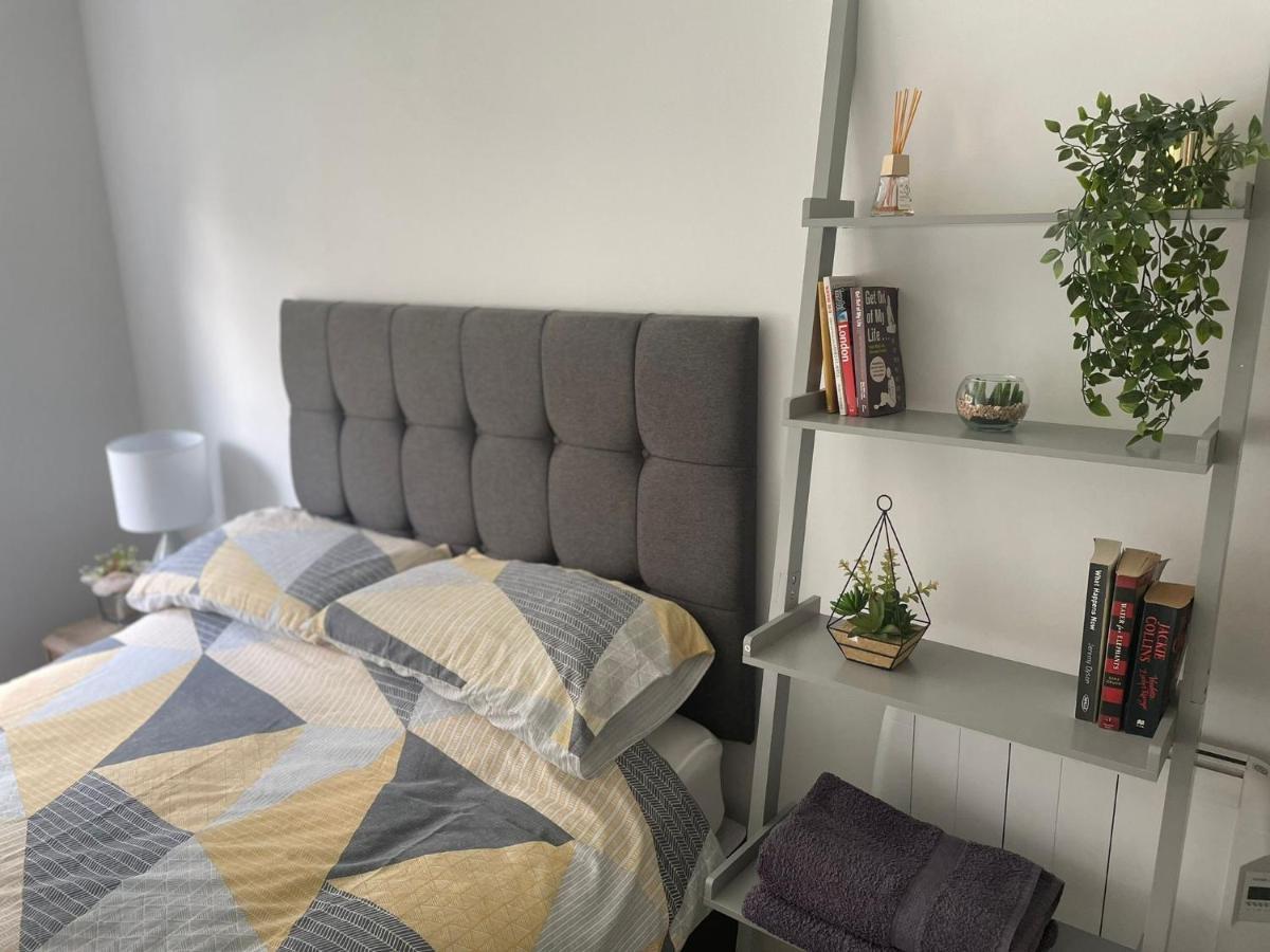 Canal Side Retreat - 2 Bedroom Apartment Heybridge  Экстерьер фото