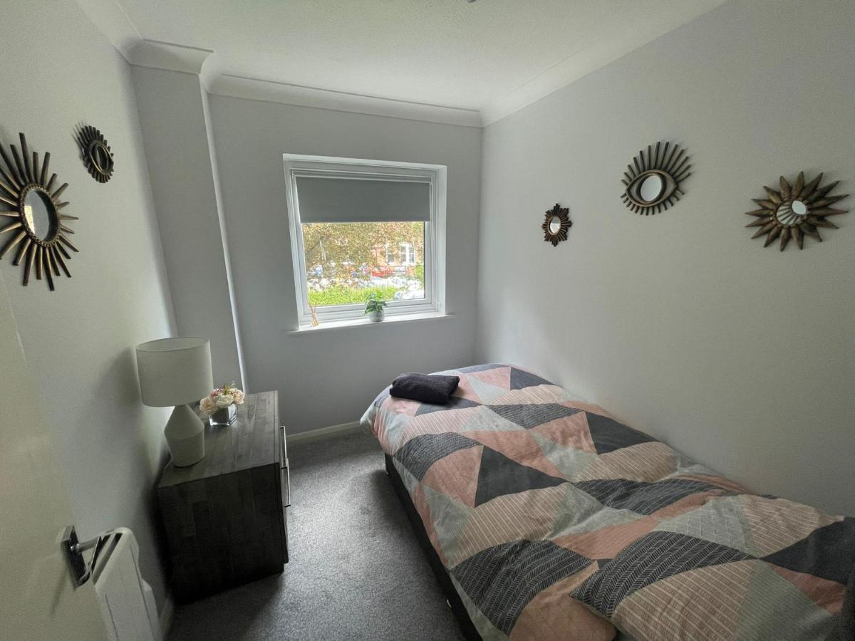 Canal Side Retreat - 2 Bedroom Apartment Heybridge  Экстерьер фото