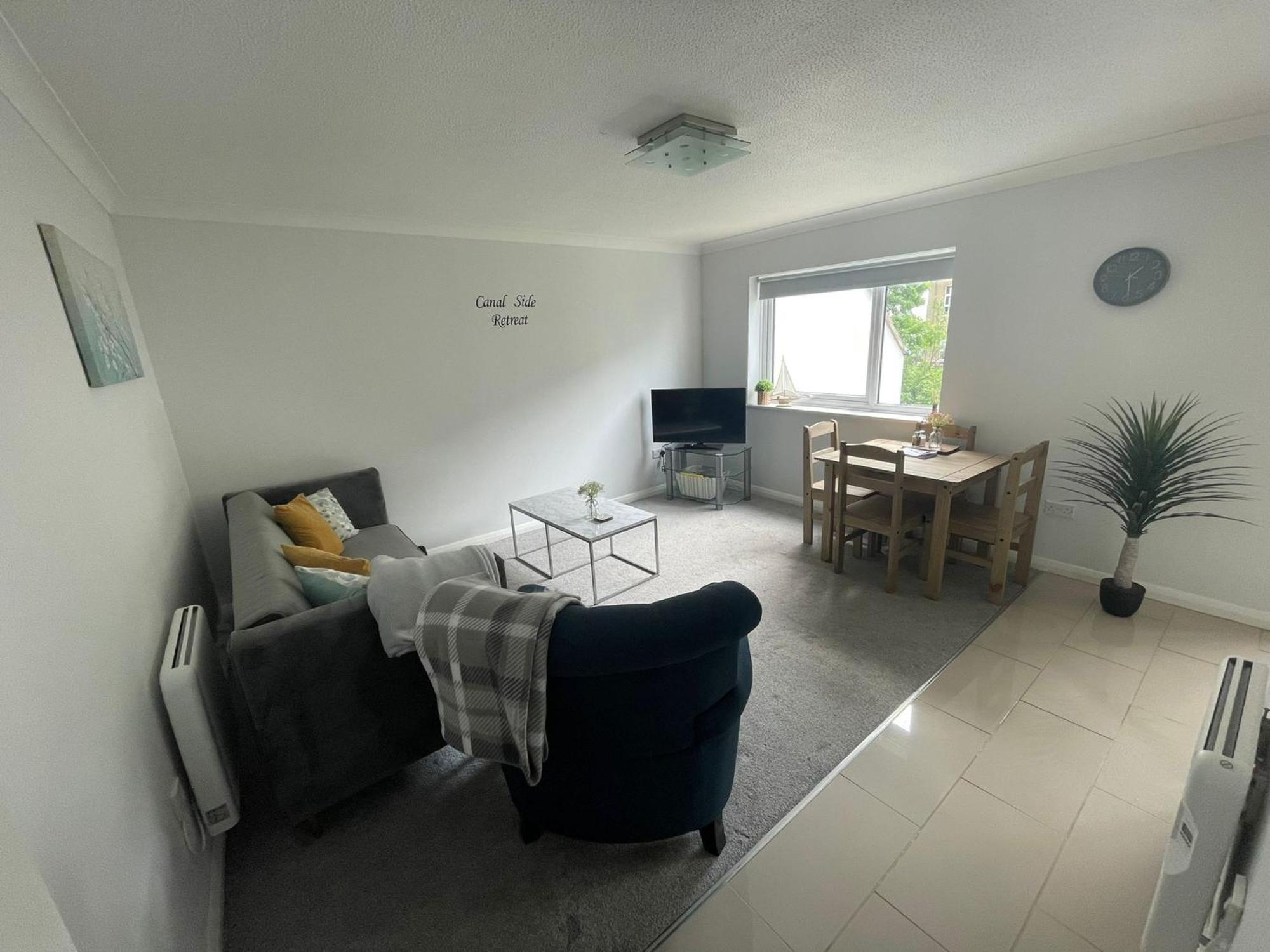 Canal Side Retreat - 2 Bedroom Apartment Heybridge  Номер фото